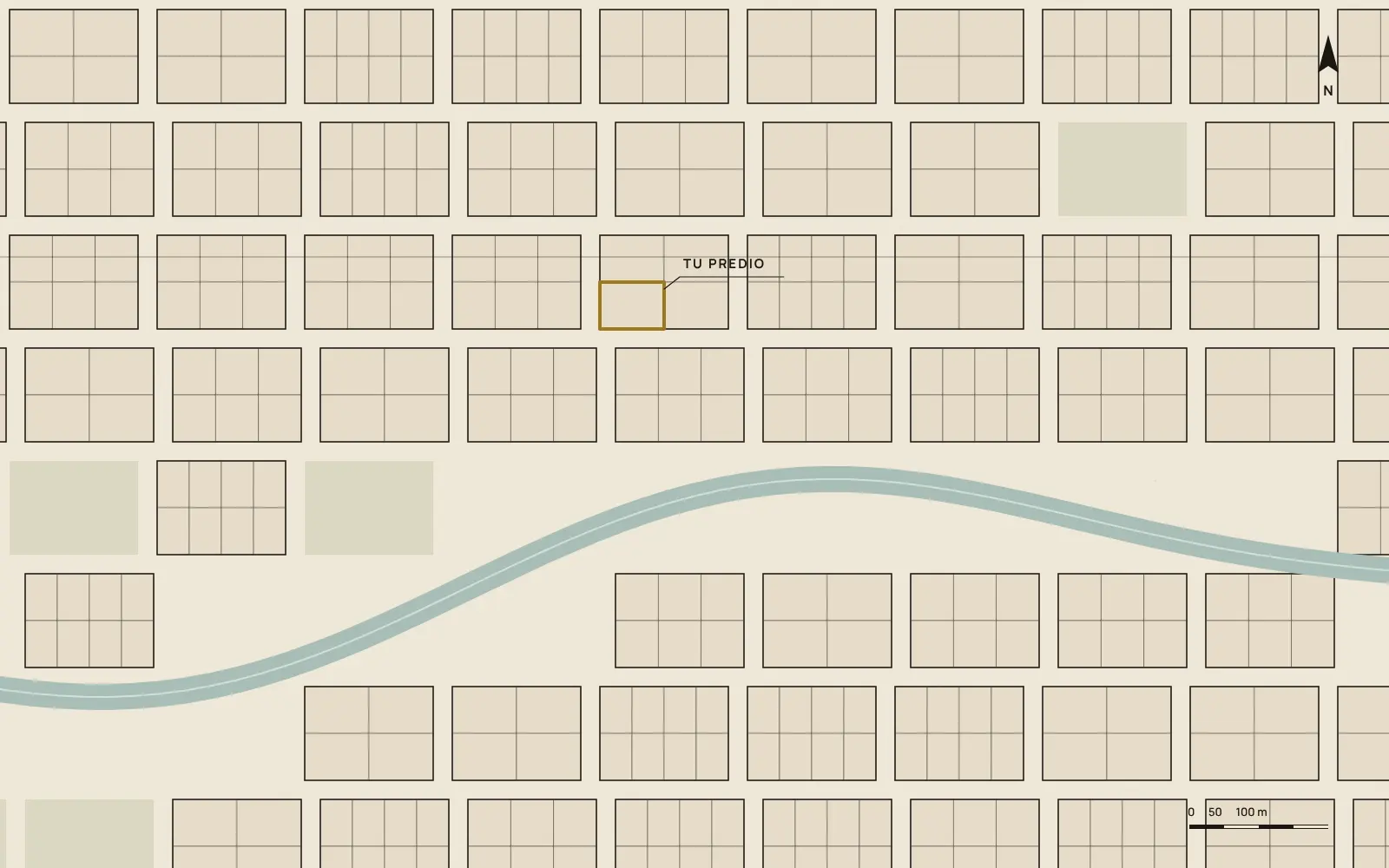 Plano urbano ilustrativo con manzanas, un río y un predio resaltado.